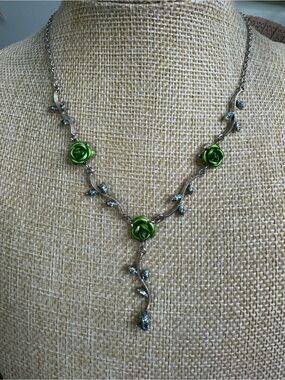 Vintage Green Metal Rose Vine Necklace with Teardrop Accent - Women Jewelry